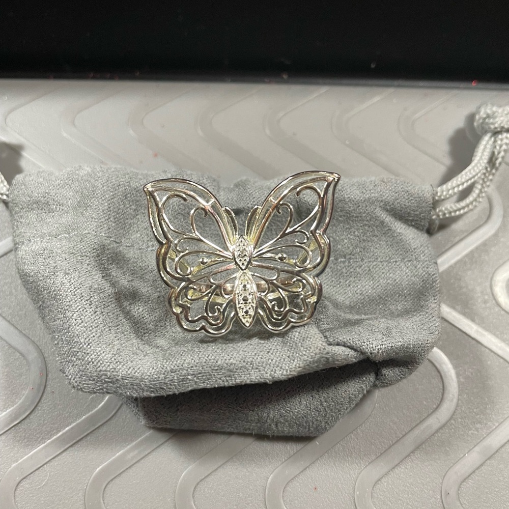 Butterfly ring